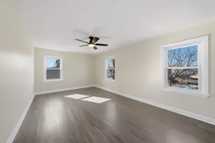 9527 S Woodlawn Ave, Chicago, IL 60628 - Photo 16