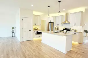 1004 Joshua Ln, Genoa, IL 60135 - Photo 4