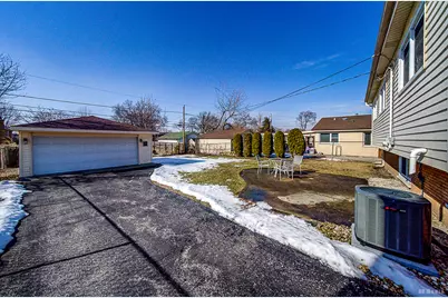10228 S Kenneth Avenue, Oak Lawn, IL 60453 - Photo 2