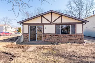 204 Mill Stream Dr, Bolingbrook, IL 60440 - Photo 2