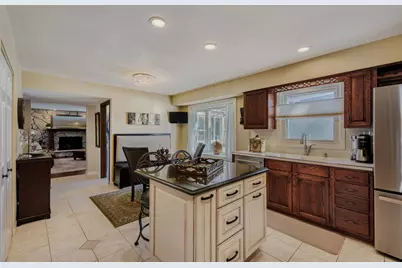 3881 Bordeaux Drive, Hoffman Estates, IL 60192 - Photo 12