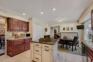 3881 Bordeaux Dr, Hoffman Estates, IL 60192 - Photo 8