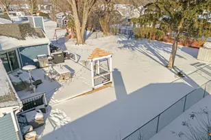 35 Cloverdale Ln, Schaumburg, IL 60194 - Photo 22