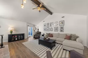 35 Cloverdale Ln, Schaumburg, IL 60194 - Photo 12