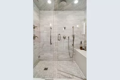 161 E Chicago Avenue #33A, Chicago, IL 60611 - Photo 10