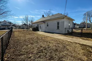 112 W Grant St, Streator, IL 61364 - Photo 2