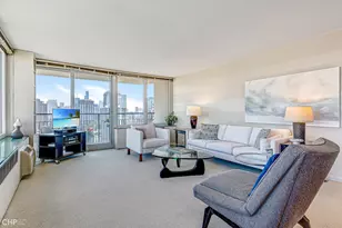 88 W Schiller St, Chicago, IL 60610 - Photo 2