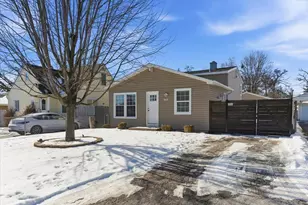 1526 Ridgeway Ave, Round Lake Beach, IL 60073 - Photo 2