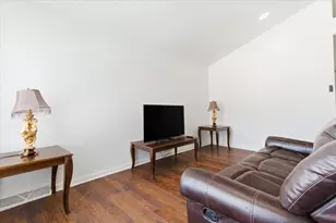 1526 Ridgeway Ave, Round Lake Beach, IL 60073 - Photo 4