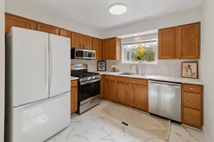 18310 Robin Ln, Homewood, IL 60430 - Photo 4