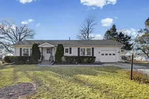 401 Oak Dr, Roberts, IL 60962 - Photo 2
