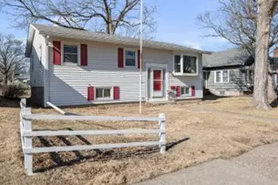 2716 Davenport Avenue, Davenport, IA 50803 - Photo 2