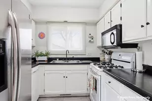 1920 Island Ct, Woodstock, IL 60098 - Photo 8