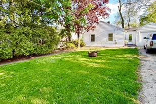 905 Rockland Rd, Lake Bluff, IL 60044 - Photo 2