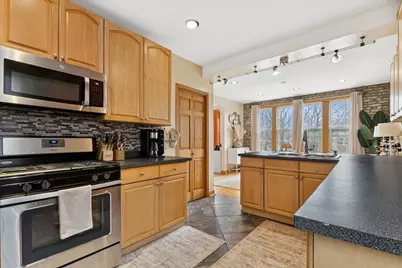 [Address not provided], Evanston, IL 60202 - Photo 6