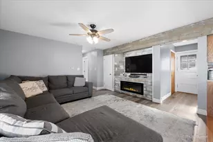 309 W School St, Plano, IL 60545 - Photo 4