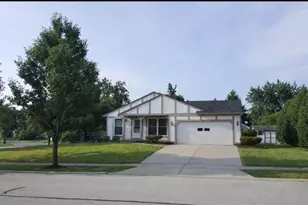 352 Danbury Dr, Naperville, IL 60565 - Photo 1