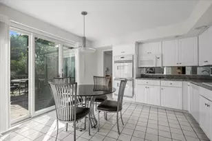 320 Buckthorn Cir, Northbrook, IL 60062 - Photo 8