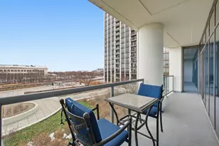 1235 S Prairie Ave, Chicago, IL 60605 - Photo 14
