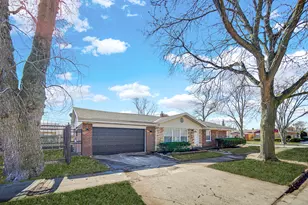 11701 S Campbell Ave, Chicago, IL 60655 - Photo 2