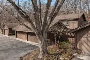 42W470 Red Bud Ct, Saint Charles, IL 60175 - Photo 2