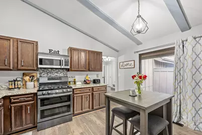 42W470 Red Bud Court, Saint Charles, IL 60175 - Photo 4