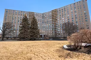 7061 N Kedzie Ave, Chicago, IL 60645 - Photo 1