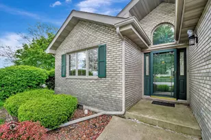 1 Hilgert Ct, Grant Park, IL 60940 - Photo 4