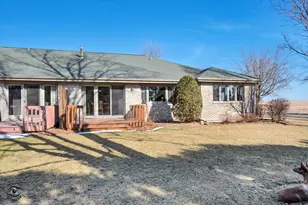 1 Hilgert Ct, Grant Park, IL 60940 - Photo 2