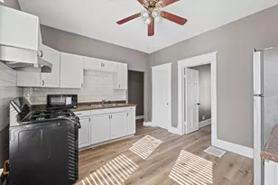 705 N Elm St, Champaign, IL 61820 - Photo 8