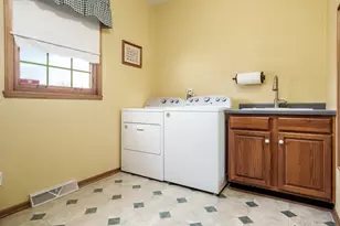 9293 Forest Ridge Dr, Roscoe, IL 61073 - Photo 18