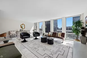 111 E Chestnut St, Chicago, IL 60611 - Photo 2
