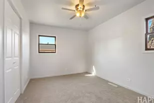 808 Central Park Dr, Round Lake Beach, IL 60073 - Photo 10