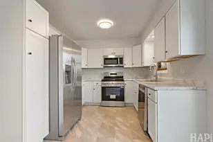 808 Central Park Dr, Round Lake Beach, IL 60073 - Photo 8