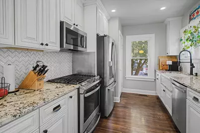 136 E Jackson Street, Oswego, IL 60543 - Photo 10