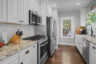 136 E Jackson St, Oswego, IL 60543 - Photo 10