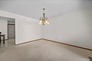 114 Elmtree Ct, Saint Charles, IL 60174 - Photo 8