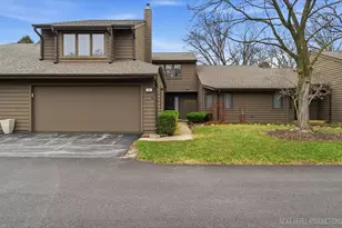 114 Elmtree Ct, Saint Charles, IL 60174 - Photo 1