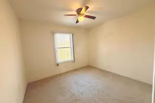 1634 Oak St, Hanover Park, IL 60133 - Photo 8