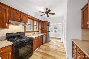 408 Bowen Ct, Elgin, IL 60120 - Photo 10