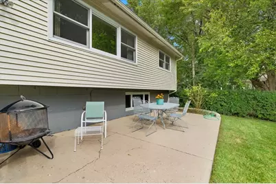 851 Glenview Avenue, Mundelein, IL 60060 - Photo 14