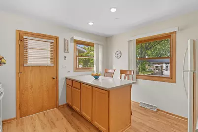 851 Glenview Avenue, Mundelein, IL 60060 - Photo 6