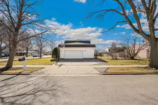 2202 N Williamsburg St, Arlington Heights, IL 60004 - Photo 4