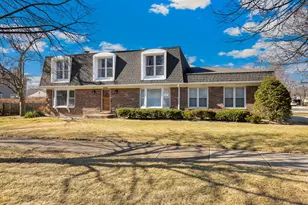 2202 N Williamsburg St, Arlington Heights, IL 60004 - Photo 1