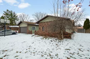 703 Heritage Dr, Bourbonnais, IL 60914 - Photo 2