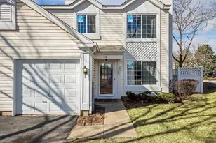 412 Quaker Hill Ct, Aurora, IL 60504 - Photo 1