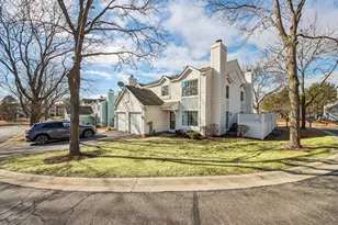 412 Quaker Hill Ct, Aurora, IL 60504 - Photo 2