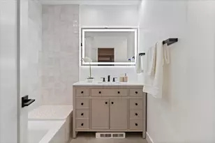 39 E Schiller St, Chicago, IL 60610 - Photo 20