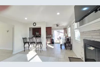 1035 W Elmwood Lane, Bartlett, IL 60103 - Photo 8