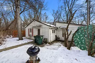 6911-6909 W Niles Terrace, Niles, IL 60714 - Photo 2